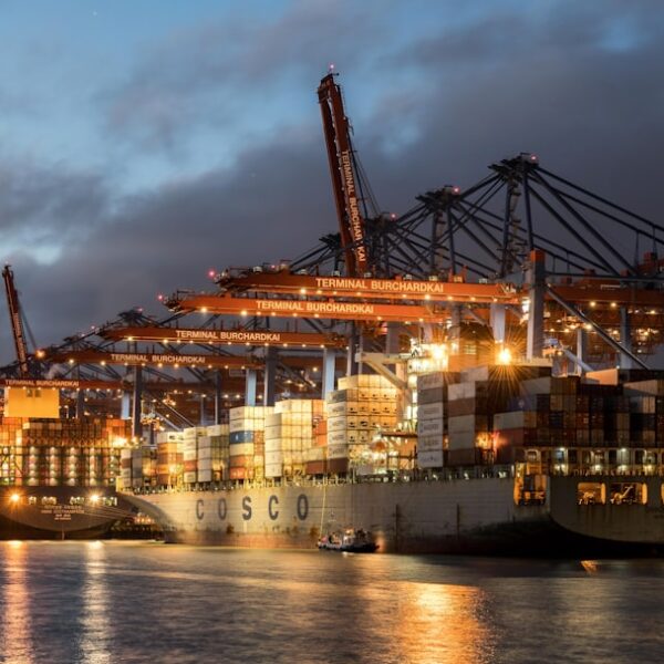 Umowy handlowe międzynarodowe: kluczowe kwestie i wyzwania